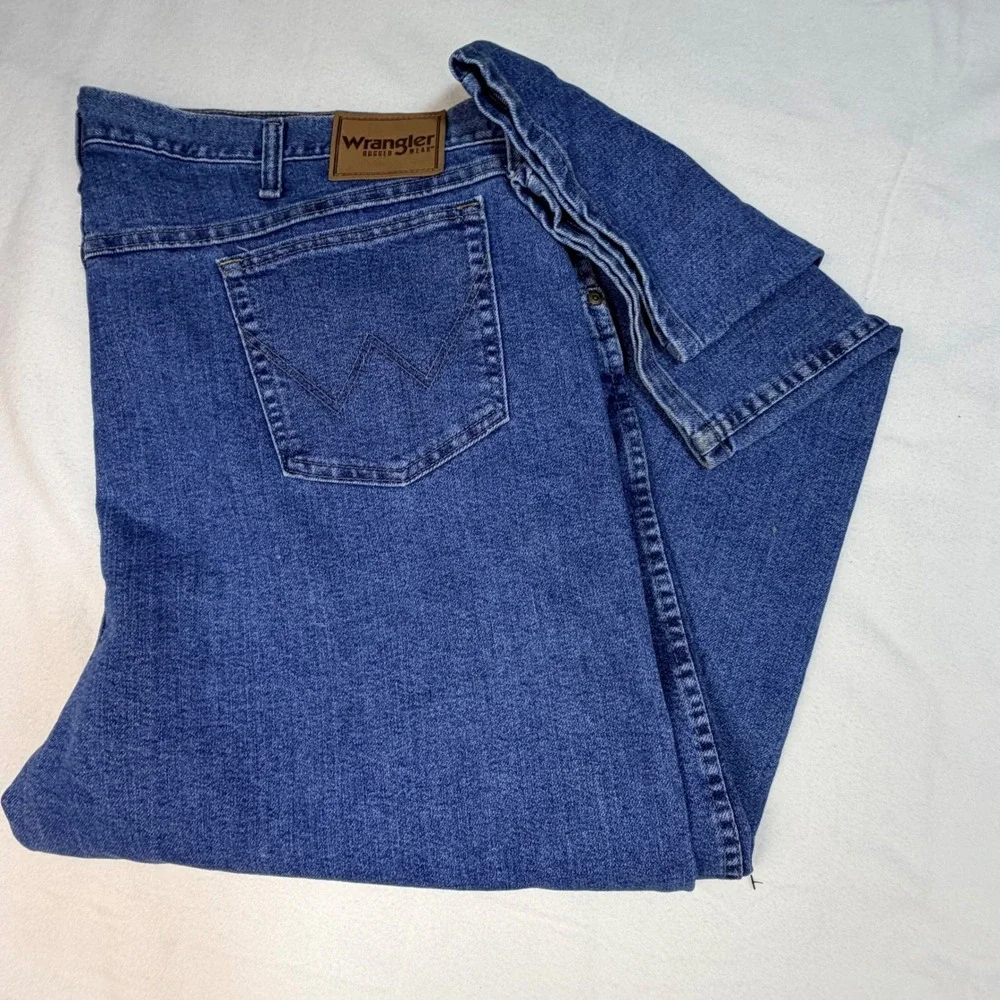 Wrangler Rugged Wear Jeans Mens 46x28 Blue Straight Leg Denim Pants